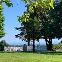 Cérémonie laïque face au parc et montagnes