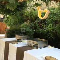 Cocktail dans la cour ombragée