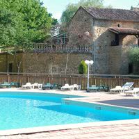 Le moulin de surier, la piscine et le moulin