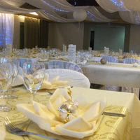 La salle décorée lors d'un mariage