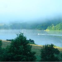 Vue sur le lac dopuis le parc un dimanche matin de juin 2008