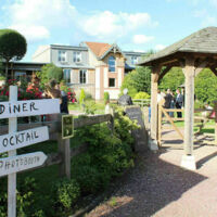 Clos-de-Rouen-Vaupaliere-jardin-grange-vin-honneur