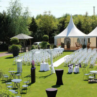 Clos-de-Rouen-Vaupaliere-jardin-grange-cérémonie-laique-mariage
