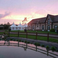 Clos-de-Rouen-Vaupaliere-jardin-grange-vue-nuit