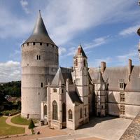 Vue sur donjon-ste-chapelle et jardin