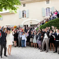 Des mariés heureux