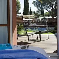 Chambre vue piscine