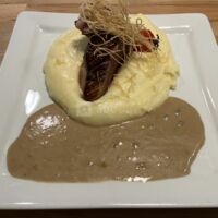 Magret de Canard Sauce Poivre Vert, Aligot