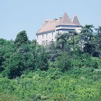 Château de Goudourville surplombant la vallée