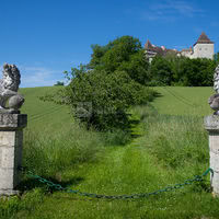 L'allée des lions du Chateau de Goudourville