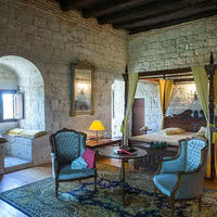 Vaste Chambre Charles IX au Chateau de Goudourville