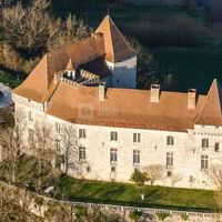 Le château de Goudourville dans le soleil