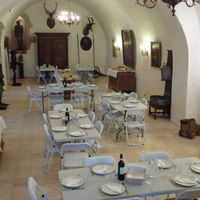 Le buffet a 13 euro par personne dans la salle des gardes du château