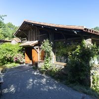 ENTREE EXTERIEURE DES GRENIERS DU DOMAINE