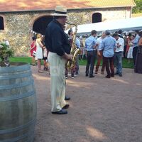 Le cocktail dans la cour