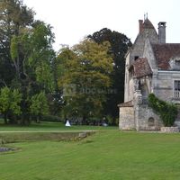 La cérémonie laïque avec vue sur l'ancienne chapelle