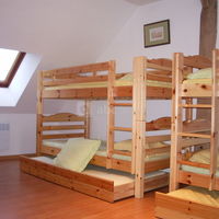 Vue d'un lit superposé dans dortoir