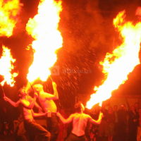 Apprenez à cracher le feu , a jongler...