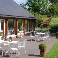 Terrasse derrière la salle