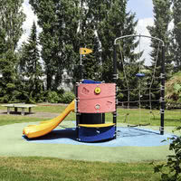 Jeux pour enfants dans le parc