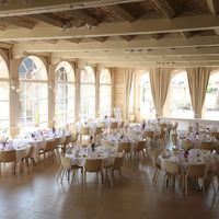 Espace déjeuner dans l'orangerie