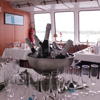 Anniversaire, mariage, cousinade mais aussi repas d'affaires, déjeuners et dîners croisière...