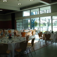 Repas de famille, tables rondes