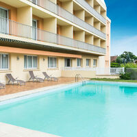 Piscine Extérieur Hôtel Ibis Tarbes
