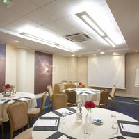 Salle de sous-commission en cabaret