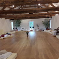La Grande Salle en haut: 170 pers.
