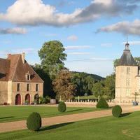 Les grandes écuries, la perspective et la façade renaissance