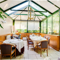 Salle de restaurant en verranda