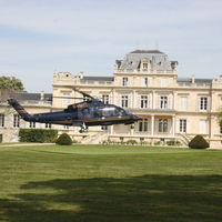 Atterrisage sikorsky dans parc château