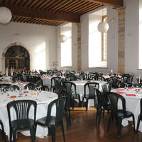 Repas dans la grande salle