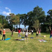 Yoga dans le parc en contrebas de l'Orangerie