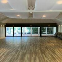 Salle Ebihens vide vue mer