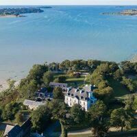 Vue de drone du Château de Beaussais - Un Jardin sur la Mer