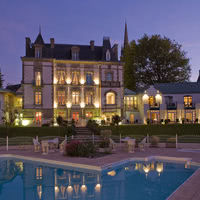 Piscine vue sur la mer