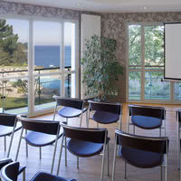 Salle de séminiare vue sur la mer