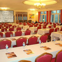 Salle de réunion en école (120 personnes)