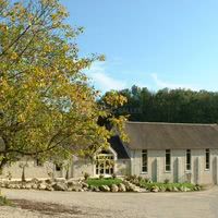 Parking et face des salons