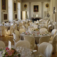 Salon bibliothèque - mise en place mariage