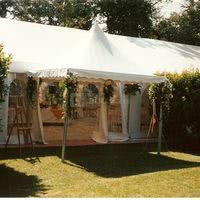 L'entrée du chapiteau