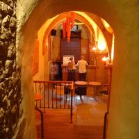 L'entrée du bar du caveau des trinitaires