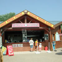 Notre snack, au bord du lac chambon