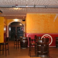 Salle du bas vers fumoir