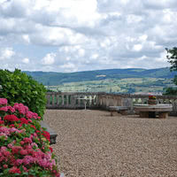 La terrasse 500m2 vue sur les collines