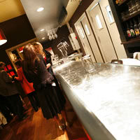 Salon restaurant et son bar