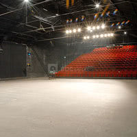 Grande salle, vue des gradins coté jardin