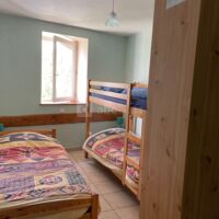 Chambre 5 personnes (3 lits simple, 1 lit double)